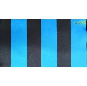 modrý satén černé pruhy