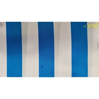 bílý satén modré pruhy