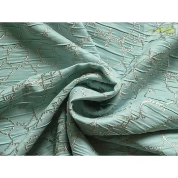 pistáciová kostýmovka 1026 dvojitá s výšivkou