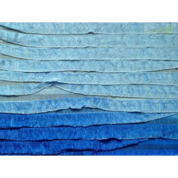 úplet plise modrý s volány