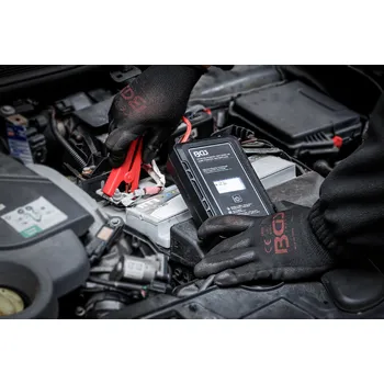 Nabíječka autobaterie BGS 74240, Pomocné startovací zařízení | bez baterie | s technologií ultra kondenzátoru | 12 V / 300 A / 600 A