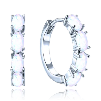 Náušnice Moonlit Stříbrné kruhové náušnice s opály