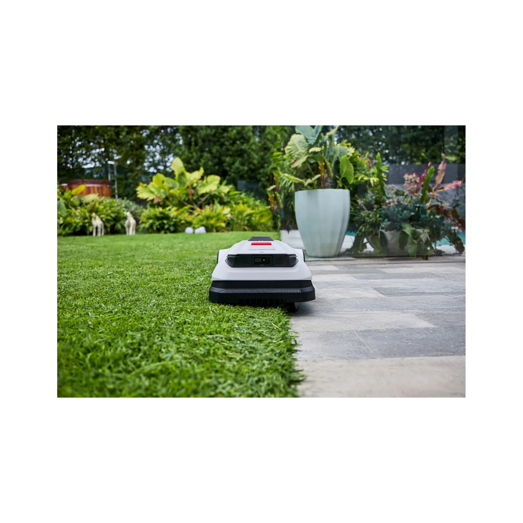 Fotografie 12 - Robotická sekačka ECOVACS Goat A1600 RTK 1x 3 Ah