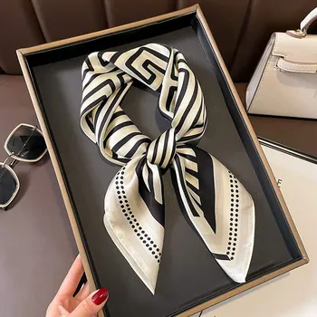 Šátek Hedvábný šátek Černý labyrint 70x70 cm v dárkovém balení, HEDVÁBNÝ SVĚT