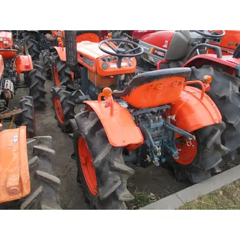 Zahradní traktor Malotraktor Kubota B7001 4WD plně funkční Malotraktor Kubota B7001 4WD plně funkční