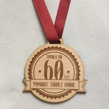 Žertovný předmět Dřevěná medaile Jubileum Vypadat takhle dobře - různé varianty jubileí Jubileum: 85