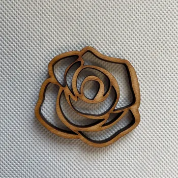 Smuteční dekorace Dřevěná smuteční růže 6 cm