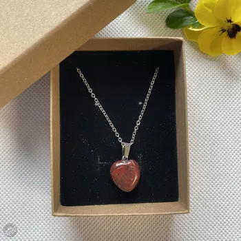 Přívěsek Vánoční dárková sada se šperkem srdce z minerálu - více variant Přívěsek: Jaspis červený