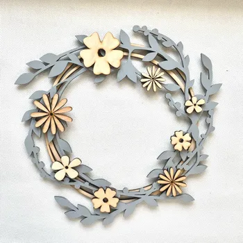 Věnec Dřevěný věnec 30 cm vrstvený šedý + květiny, 3 varianty Nápis: Bez nápisu