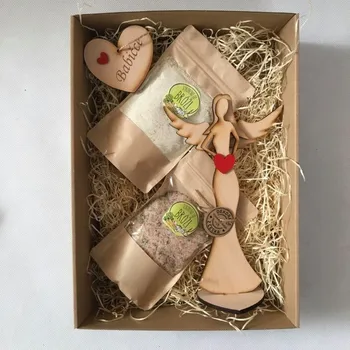 Dárkový potravinový koš Dárek pro babičku ZDRAVÉ VAŘENÍ větší sada Obsah krabičky: Zeleninový bujón + Levandulový cukr