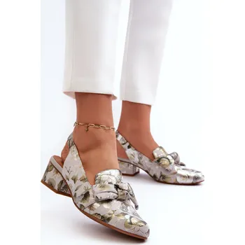 Dámské sandále Dámské kožené sandály na nízkém podpatku s květinami Maciejka N6539-38 Barva: Zelená, Velikost: 39