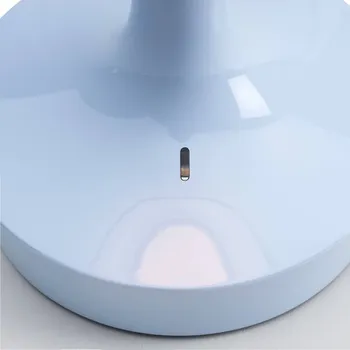 Lampička LED stolní lampa FLOS Bon jour unplugged, světle modrá - Základna - Ø 9,1 cm; délka kabelu 120 cm světle modrá, čirá LED 3 W celkem - Doprava zdarma