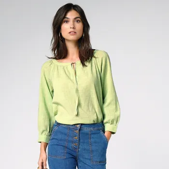 Dámská halenka Jednobarevná rozšířená halenka se 7/8 rukávy zelenkavá 50