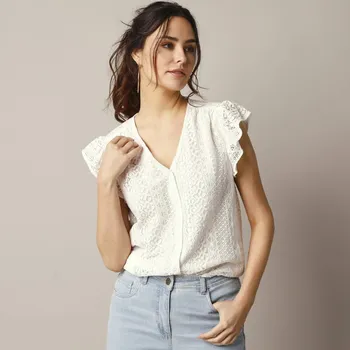 Dámská halenka Košilová halenka s výstřihem do V a krajkou režná 40