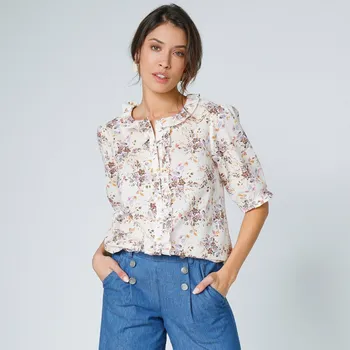 Dámská halenka Květovaná halenka s volánky a rukávy k loktům režná/růžová 46