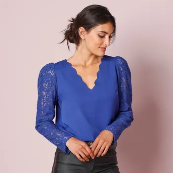 Dámská halenka Halenka s krajkovými rukávy a stuhou na zádech královská modrá 44