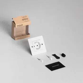 Elektrická zásuvka BUSTER + PUNCH 1G EURO ZÁSUVKA - SCHUKO TYPE F Materiály: Bílá