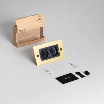 Elektrická zásuvka BUSTER + PUNCH 2G SCHUKO ZÁSUVKA (určeno pouze pro německý trh) Materiály: Měď