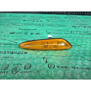 Směrový světlomet Originální díl BMW pravý boční blinkr BMW 3 E46 63137165914 , 7165914