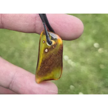 Přívěsek Jantar přívěsek na kůži 1,9g