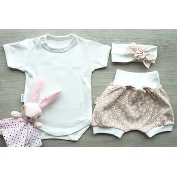 Kojenecká souprava AMÁLKA Bavlněný komplet s čelenkou pro holčičku, sedmikrásky bílá 74