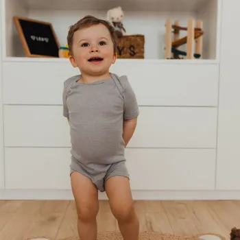 Dětské body z merino vlny, bavlny a hedvábí Cosilana s krátkým rukávem šedý melír Velikost: 98/104