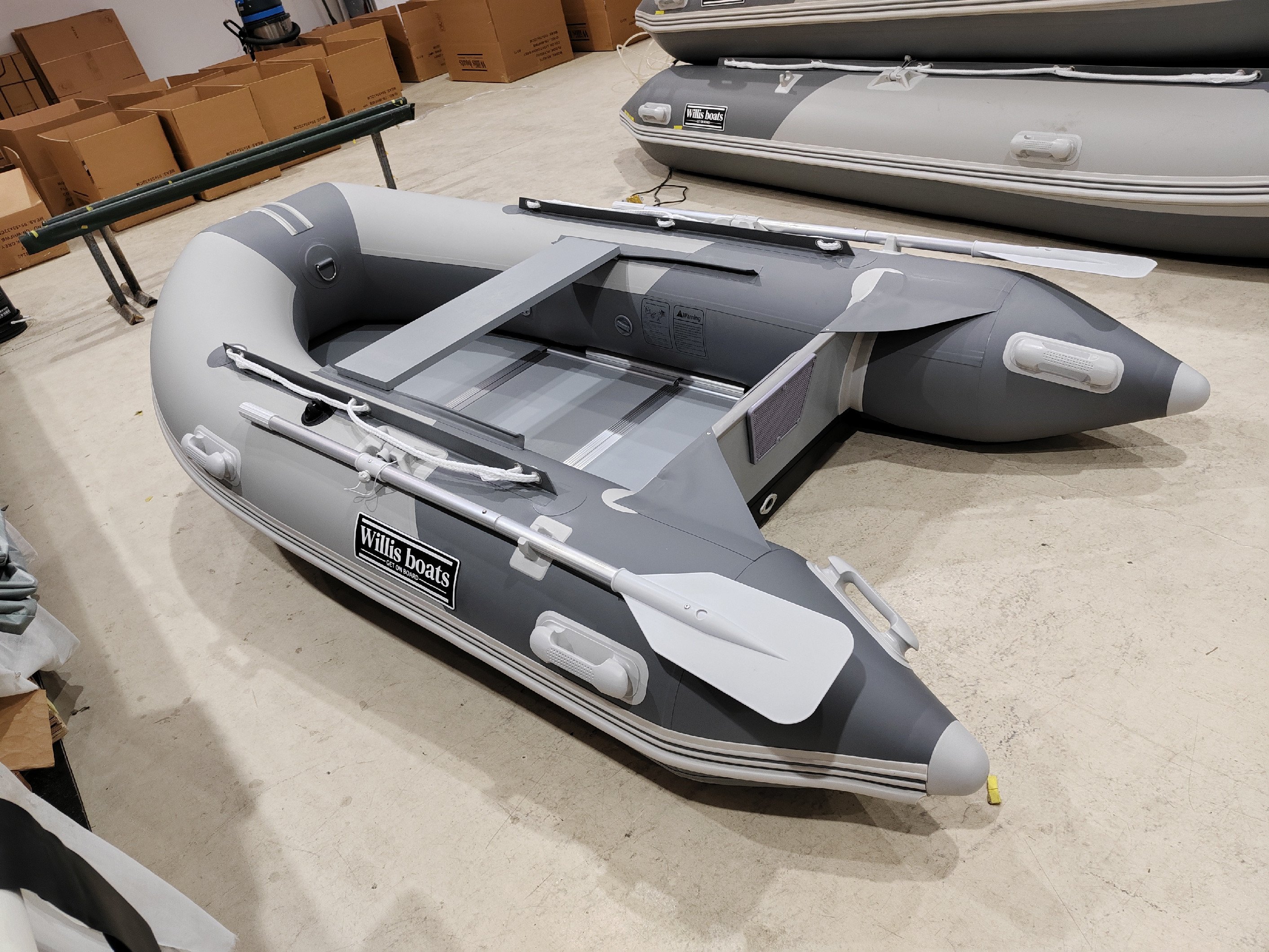 Nafukovací člun Willis boats RY-BD270 v šedo-šedé barvě se skládací dřevěnou podlahou
