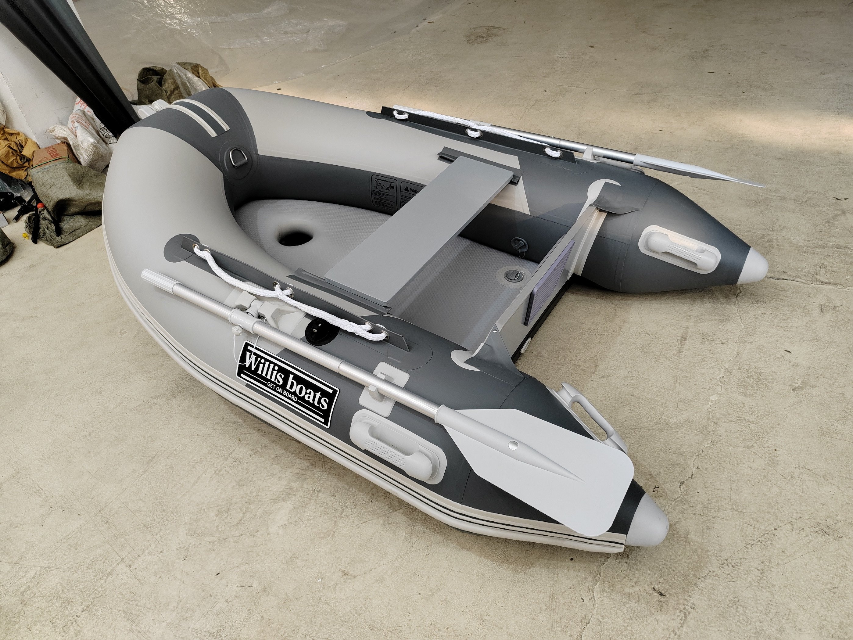 Nafukovací člun Willis boats RY-BD200 v šedo-šedé barvě s nafukovací podlahou