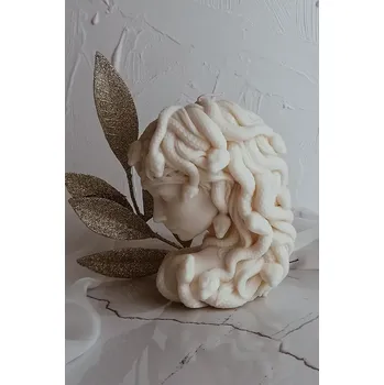 Svíčka Dekorativní svíčka Temida Medusa 600 g béžová barva 5908451651077 01X