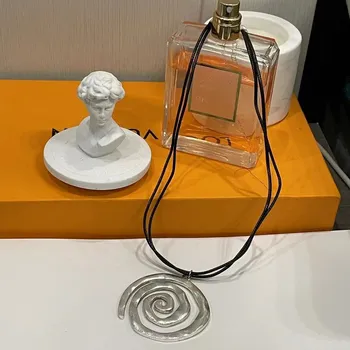 Náhrdelník Elegantní dámský náhrdelník s kovovým přívěskem | módní doplněk - C3964-1