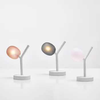 Lampička Brokis Přenosná lampička v organickém designu Ivy Battery Barva skla: Opálová bílá matná, Povrch montury: Antracitově šedý matný komaxit PC01233_003