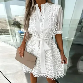 Dámské šaty Krajkové košilové šaty s páskem a ozdobným lemováním - Bílé S Barva: Bílá, Velikost: S