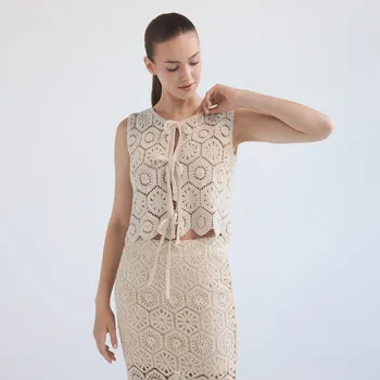 Dámský svetr Reserved - Háčkovaná vesta - tělová - 326DT-02X - 326DT-02X-S