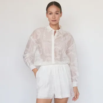 Dámské kraťasy Reserved - Ažurové šortky z lyocellu - bílá - 724AC-00X - 724AC-00X-XXL