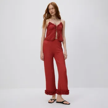 Dámské kalhoty Reserved - Kalhoty s ozdobným volánem - karmínová - ZQ693-92X - ZQ693-92X-S