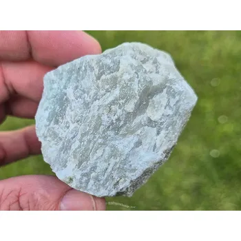 Přírodní kámen Přírodní kámen akvamarín z Indie 82g