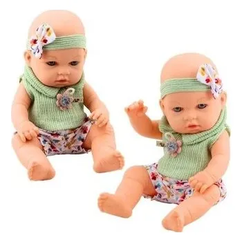 Lalka bobas w zielonym ubranku