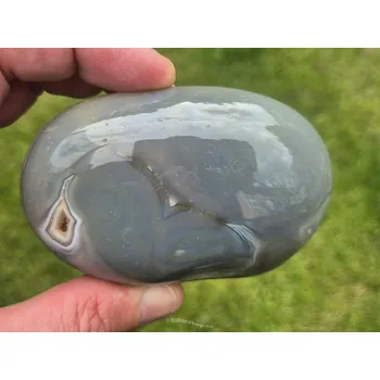 Přírodní kámen Achát z Madagaskaru s dutinou 300g