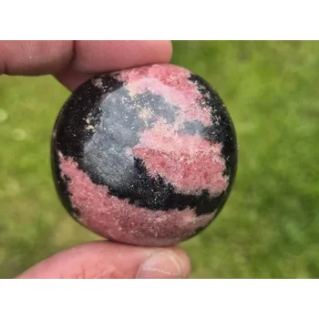 Přírodní kámen Leštěný kámen rodonit (Madagaskar) 143g