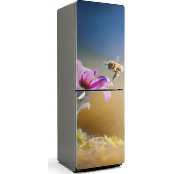 Fototapeta Stylová Samolepka na Lednici Design do Kuchyně Hmyz a květina v detailu