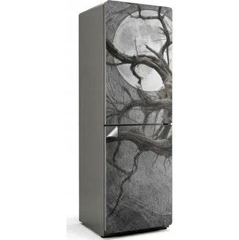 Fototapeta Moderní maskovací nálepka na ledničku: Starý pokroucený strom s měsícem