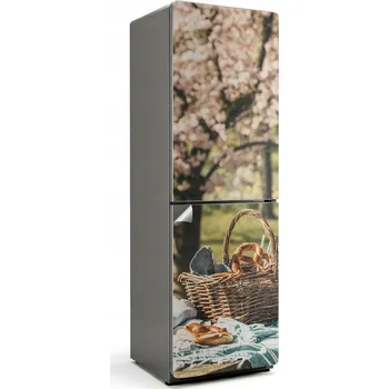 Fototapeta Umělecká Samolepka Fólie Dekorativní na Ledničku Piknikový koš na pozadí stromů