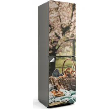 Fototapeta Dekorativní Samolepicí na ledničku Piknikový koš na pozadí stromů