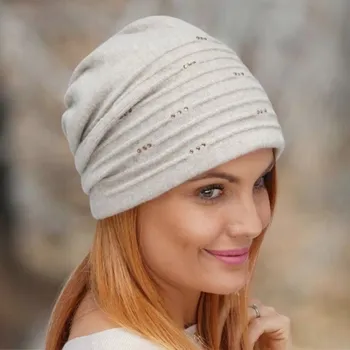 Čepice KRUMLOVANKA Dámská vlněná čepice W-0052/960 světle béžová