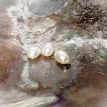 Dětské navlékací korálky Perla sladkovodní přírodní bílá KAPKA 4 - 4,5mm polovrtaná 1kus PP 103-1