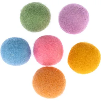 Hračka pro kočku TIAKI hračka pro kočky plstěné kuličky - sada 6 kusů (Ø3 cm každý)