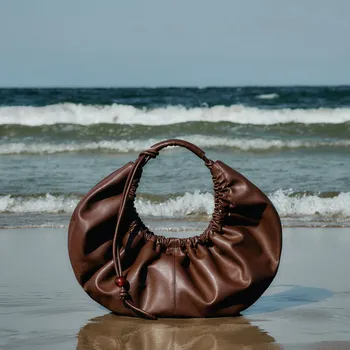 Kabelka Reserved - Hobo kabelka s přívěskem - hnědá - 382CN-88X - 382CN-88X-ONE