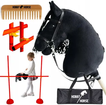 Hobby horsing HOBBY HORSE SADA: KŮŇ NA TYČI A3 + SKOKOVÁ PŘEKÁŽKA 120 CM + HŘEBEN