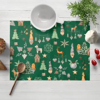 prostírání Vánoční bavlněné prostírání na stůl Sandra SA-508 Vánoční skřítci a ozdoby na zeleném 30x40 cm