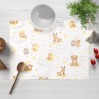 prostírání Dětské bavlněné prostírání na stůl Sandra SA-461 Zvířátka mezi hvězdičkami na bílém 30x40 cm